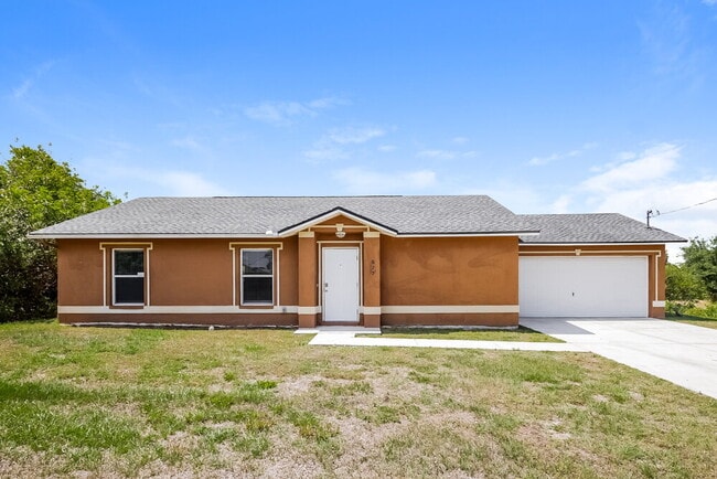 Building Photo - 577 Pierre Cir