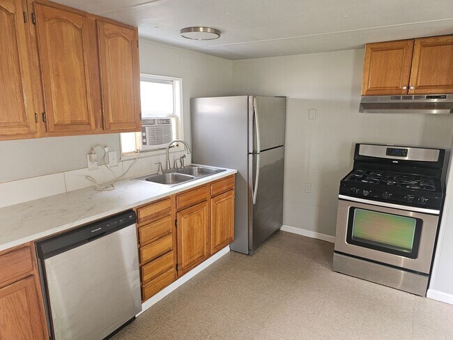 Building Photo - 2 Bed 1 Bath Mobile Home For Rent   50% of...