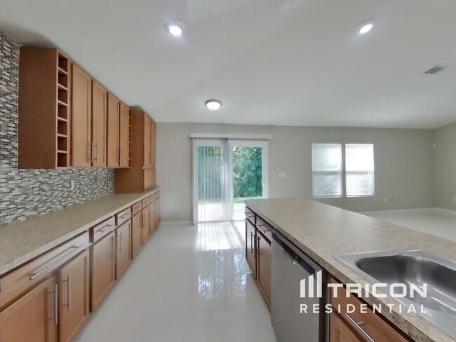 Building Photo - 15252 Bareback Dr