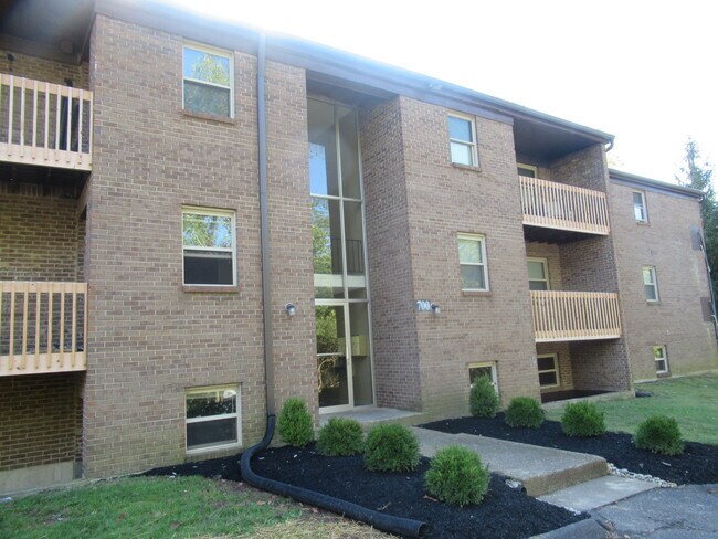 Foto del edificio - 712 Heatherwood Ct