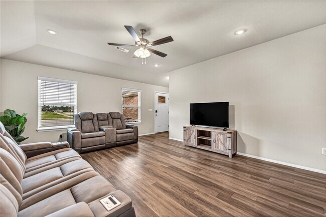 Foto del edificio - 103 W Gillian Ave