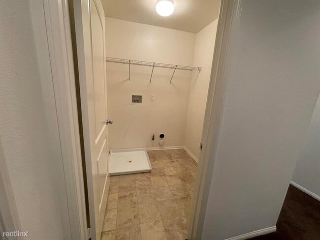 Building Photo - 4 br, 3 bath Condo - 327 Paseo Gusto