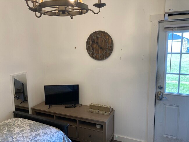 Foto del edificio - 5718 Sands Point Dr