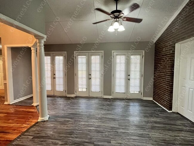 Building Photo - 310 Autumn Crest Dr