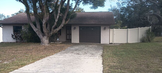 Foto del edificio - Beautiful 2 bedroom 2 bathroom house 1 car...
