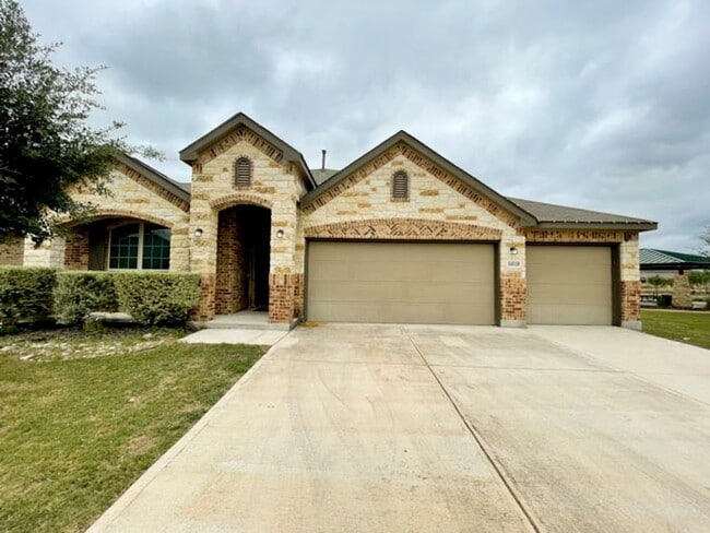 Move-In Ready! Stunning 1.5-Story Home wit... - Move-In Ready! Stunning 1.5-Story Home wit...