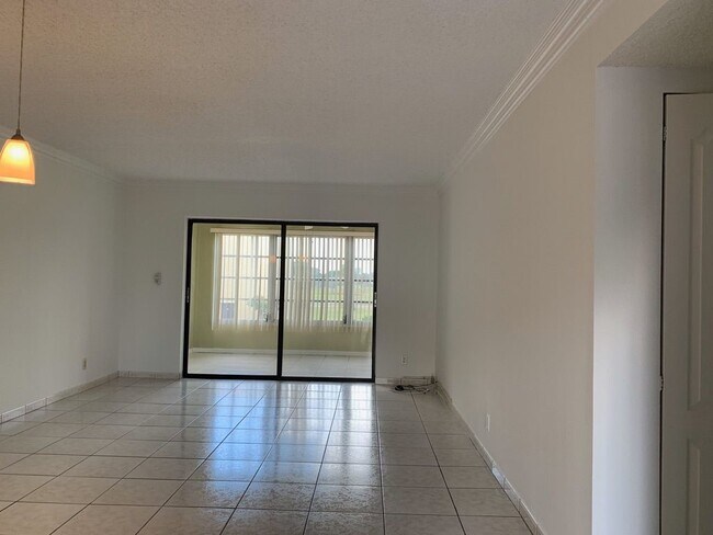 Foto del edificio - 9355 SW 8th St