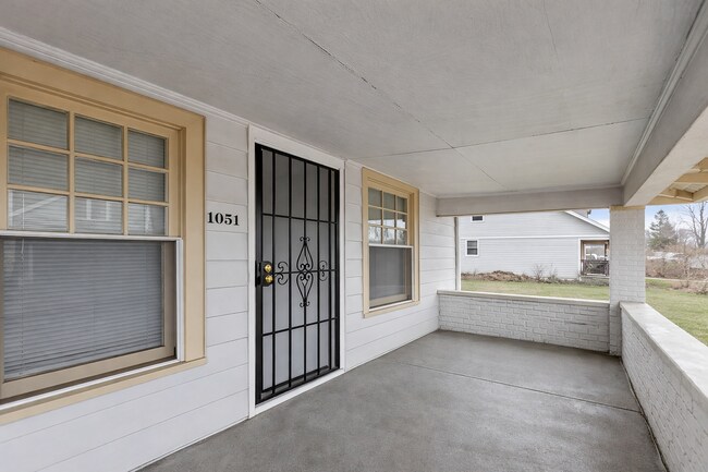 Building Photo - 1051 N Mount Street