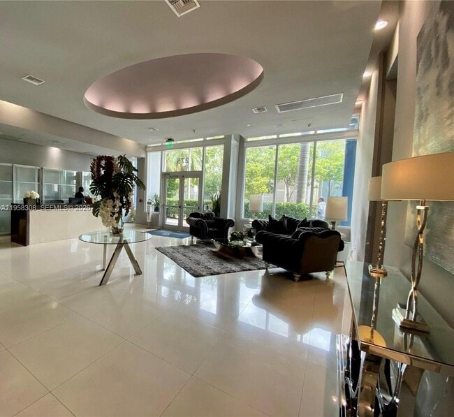 Foto del edificio - 275 NE 18th St