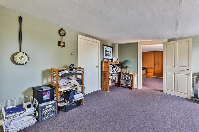 Building Photo - 334 S River Rd