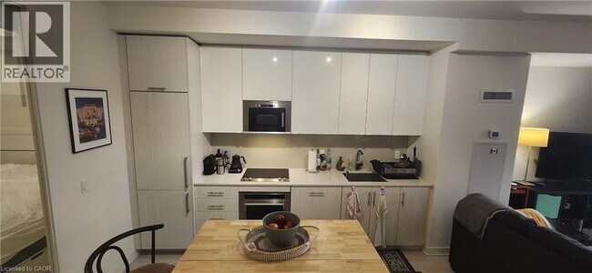 Photo du bâtiment - 330 Richmond St W