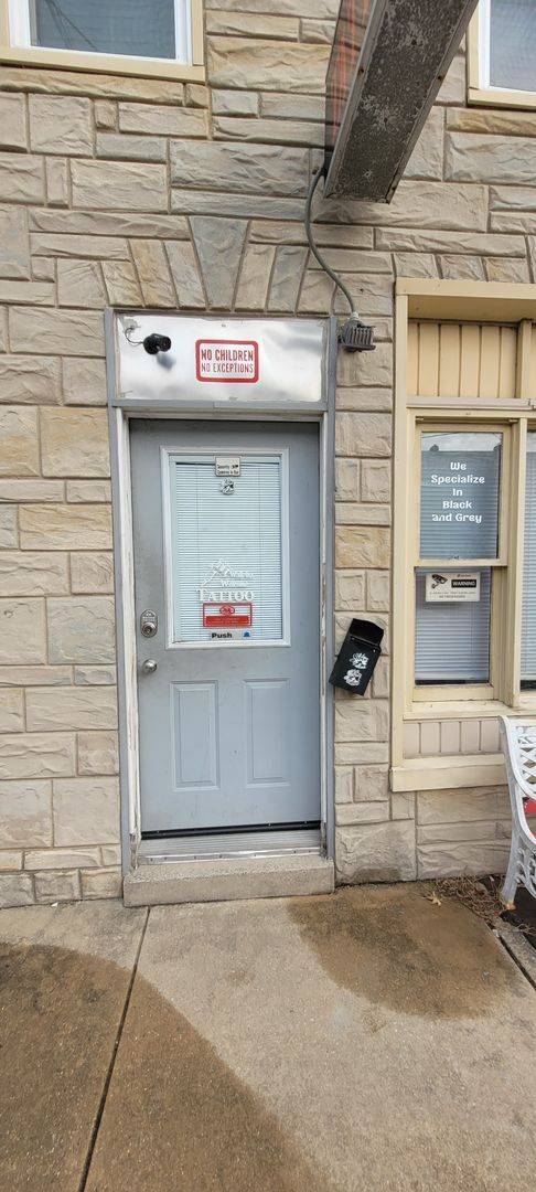 Foto del edificio - Commercial RENTAL