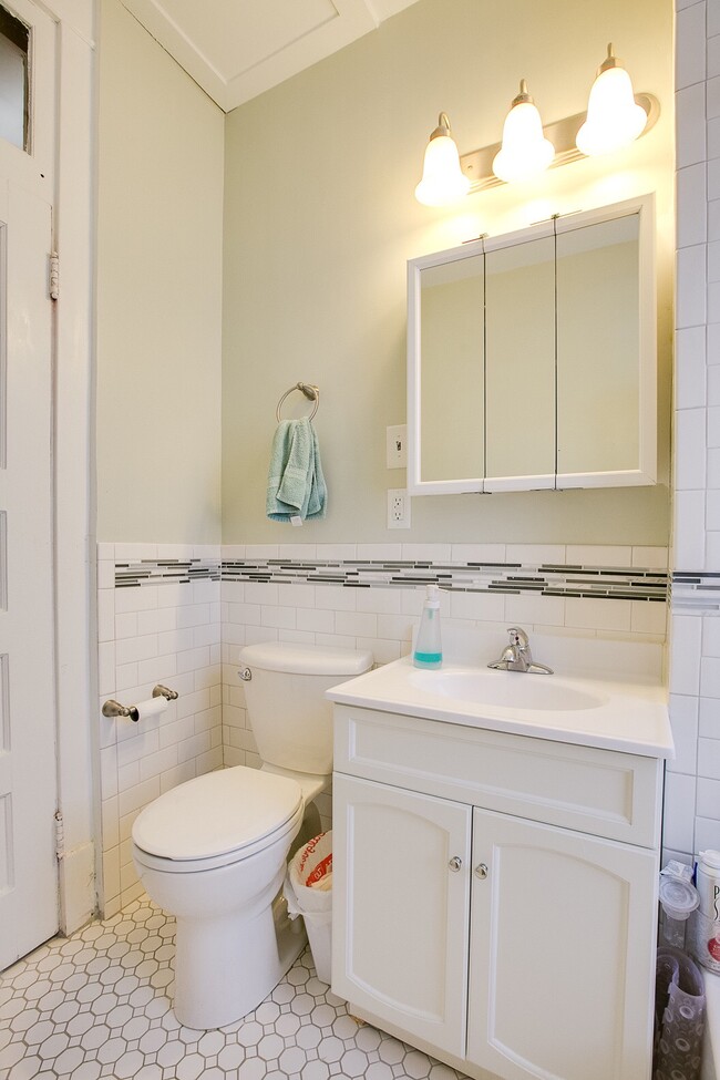 Building Photo - Griggs Duplex