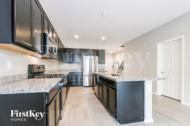 Foto del edificio - 21158 W Holly St