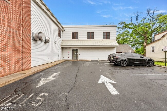 Building Photo - 200 E Edgar Rd