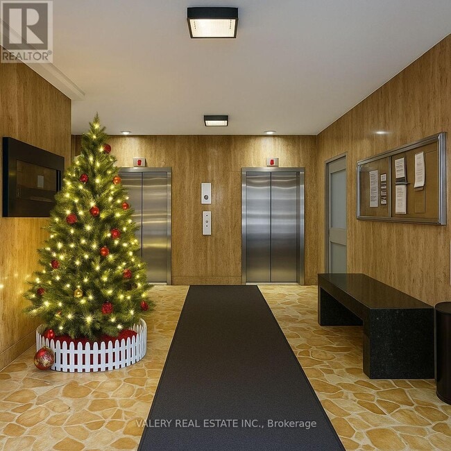 Building Photo - 70 Park St E