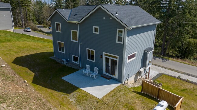Exterior Rear - 161 E Allynview Dr