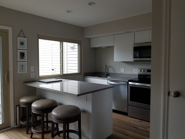 Foto del edificio - 966 Chatham Ln
