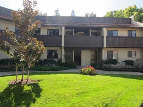 Unit building - 999 Evelyn Terrace W