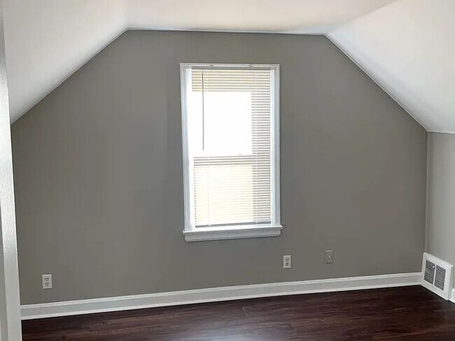 Foto del edificio - Cozy 4 bedroom, 1 bathroom Cape cod.