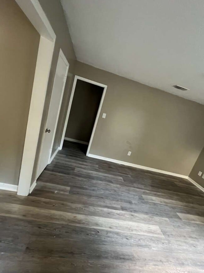 Building Photo - 10405 Riverbend Cir