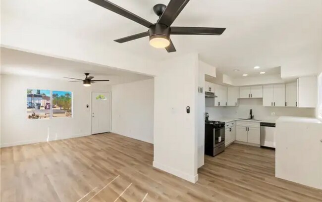 Foto del edificio - Stylish & Spacious: Newly Renovated 3 Bedr...