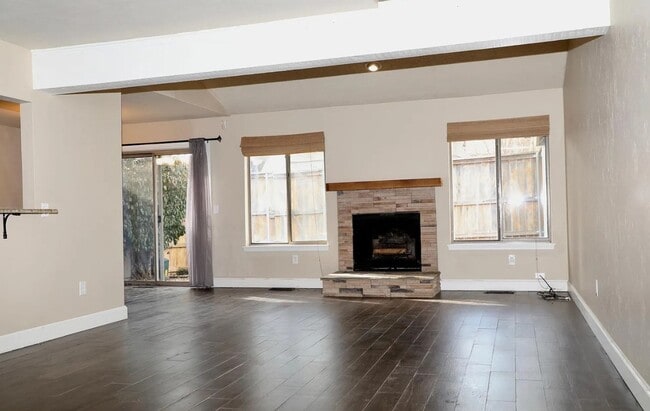 Foto del edificio - 5805 Hefner Village Ct