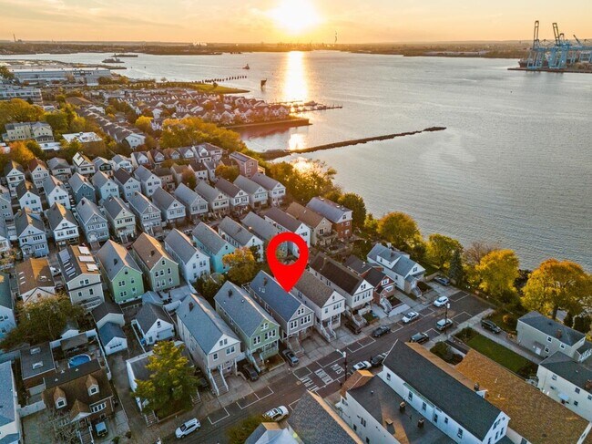 Foto del edificio - 170 W 10th St