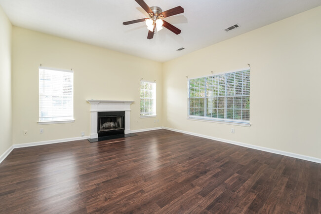 Building Photo - Elegant Living in Lithonia