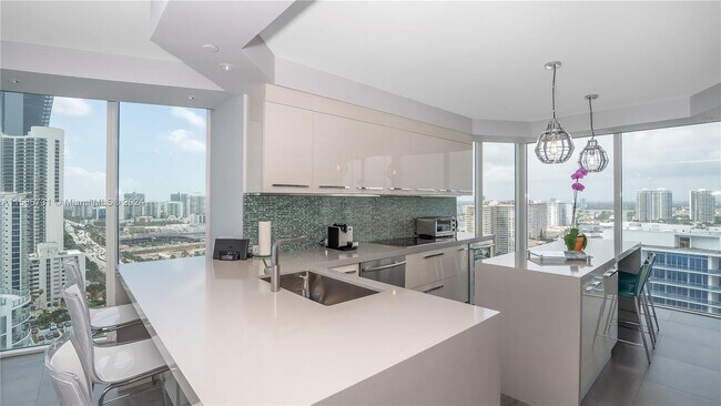 Foto del edificio - 17555 Collins Ave