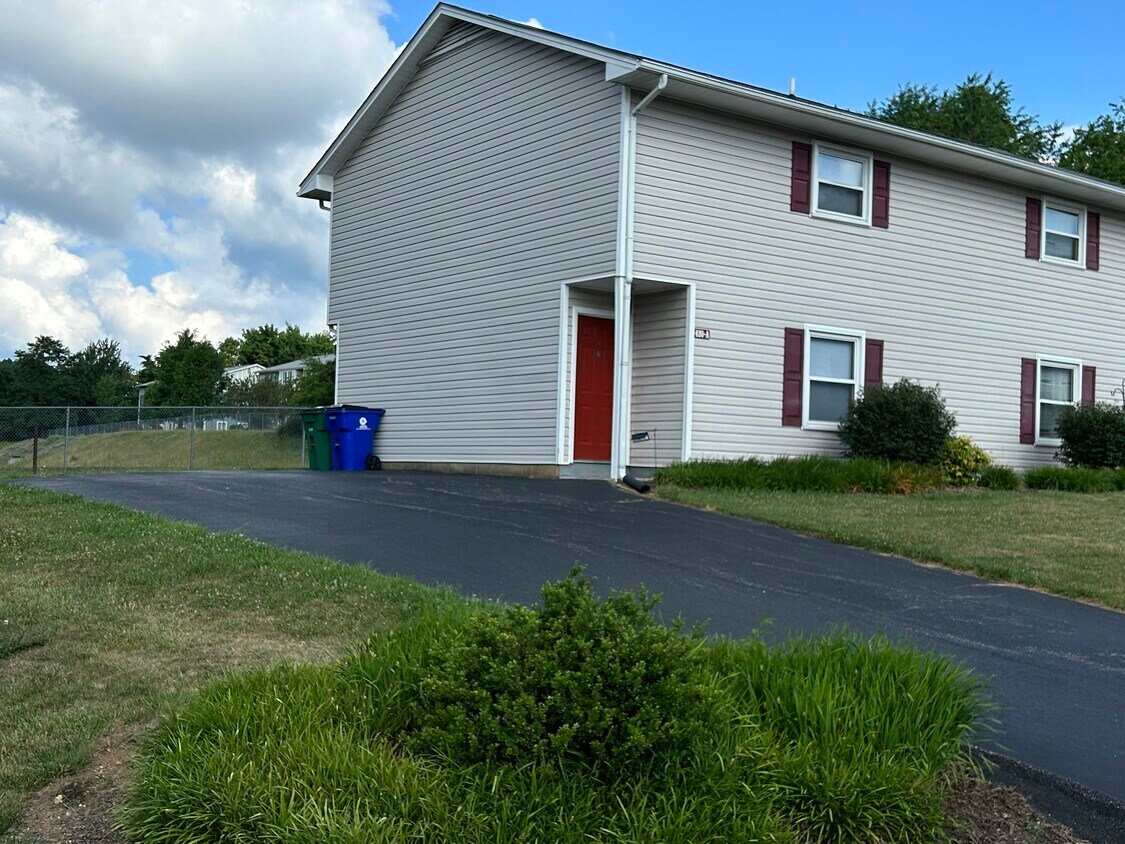 420A Village Lane frente - 420 Village Ln
