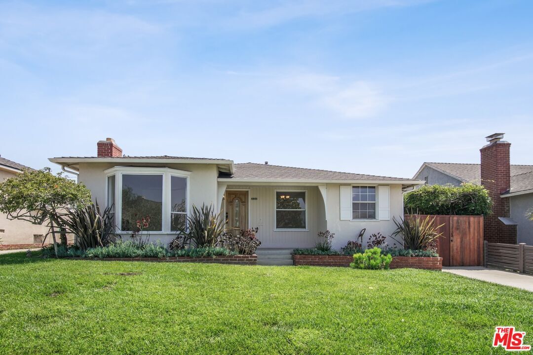 Foto principal - 8150 Kenyon Ave