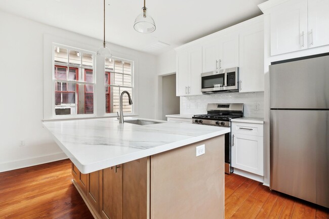 Foto del edificio - Chic Marigny Living – Brand-New 1 Bed, 1 B...