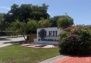 Building Photo - 9731 Fontainebleau Blvd