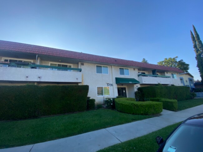 Foto del edificio - 5735 Woodman Ave