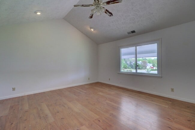 Building Photo - 613 Oak Grove Rd