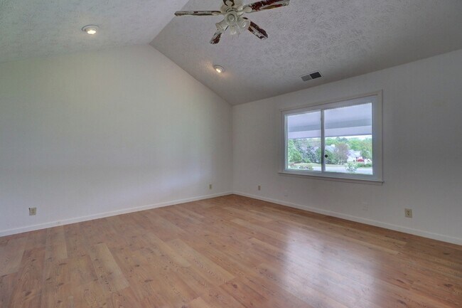 Foto del edificio - 613 Oak Grove Rd