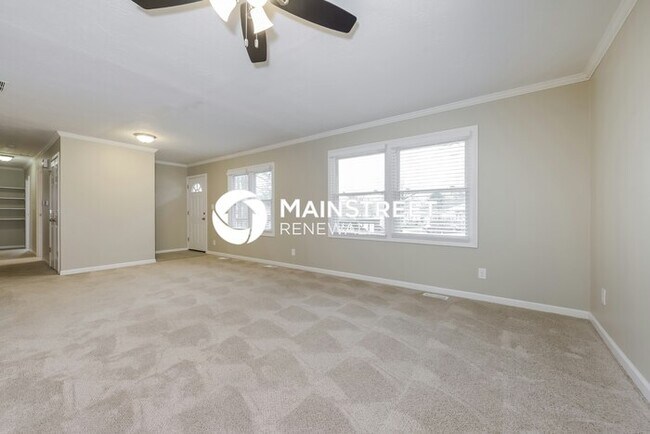 Building Photo - 3 Bedroom Pet-Friendly Home in Independence, MO with Main Street Renewal