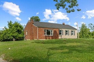 Building Photo - 2 Skyview Dr