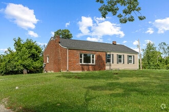 Building Photo - 2 Skyview Dr