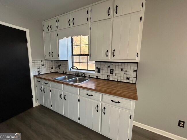 Foto del edificio - 3544 Lakeview Dr