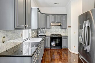 Building Photo - 5207 Blossom St