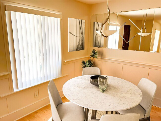 Foto del edificio - Vacant and Ready, Del Mar Bluffs, West of I-5, Minutes to Beaches and Del Mar