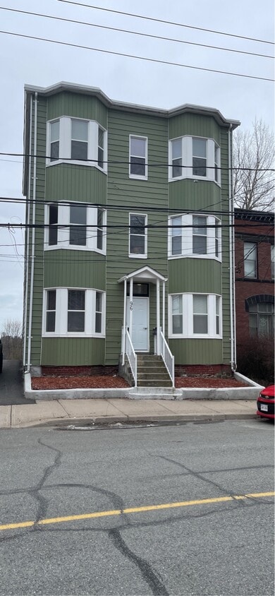 Photo du bâtiment - 98-98 Main St