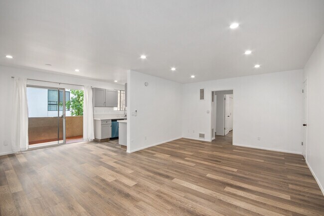 Building Photo - 1322 N Vista St