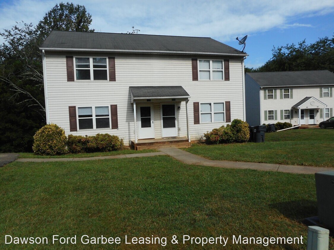 3 br, 1.5 bath House 1051 Piedmont Street House Rental in Bedford