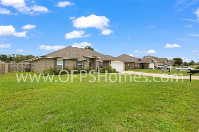 Building Photo - Like New Crestview 4bed/2bath Available Today