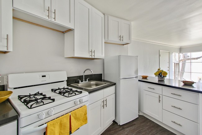 Building Photo - 628 Levering Ave