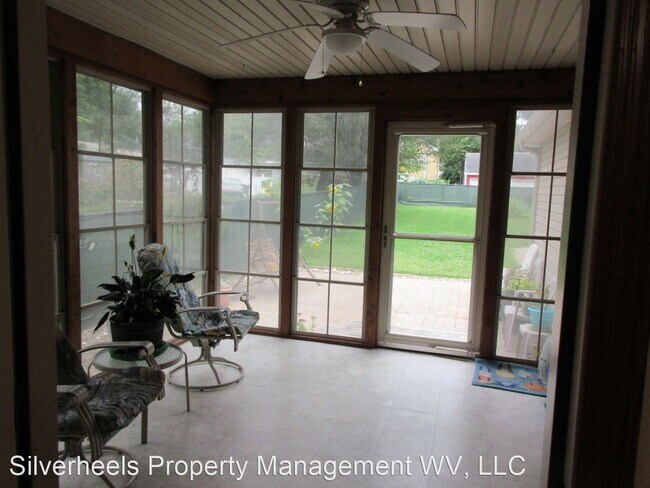 Building Photo - 2 br, 2 bath House - 1012 Lakeview Drive