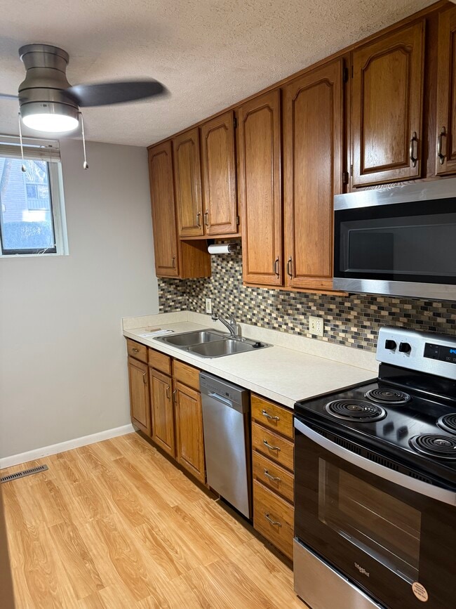 Building Photo - 6570 Chaffee Ct